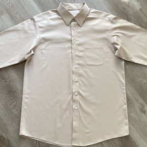 Roundtree & Yorke Men's Non-Iron Dress Shirt. 100% Cotton. Beige. 16.5/34